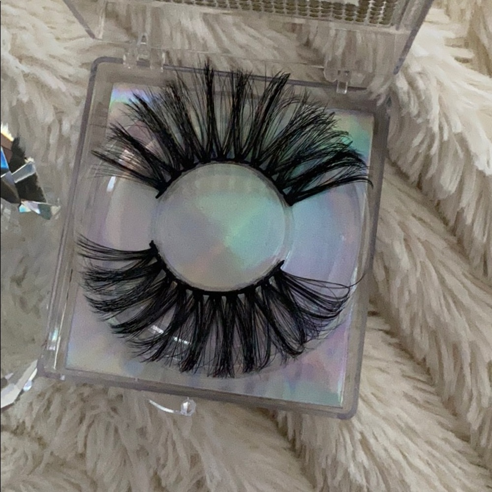 Eyelashes 💕 - Picture 2 of 8